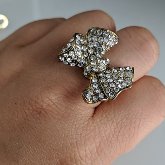 Crystal embedded bow plated gold ring - Picture 3 of 4